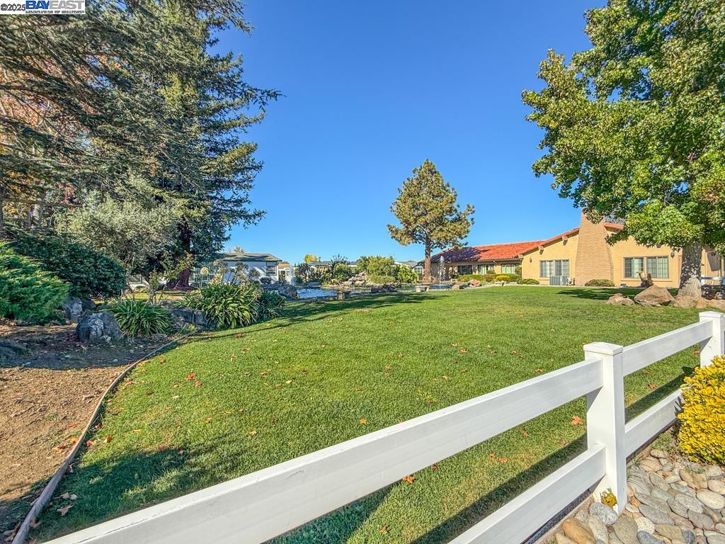 3263 Vineyard Avenue, Unit 89 Pleasanton, CA 94566 - Photo 38 of 41 a view of a garden from a bench