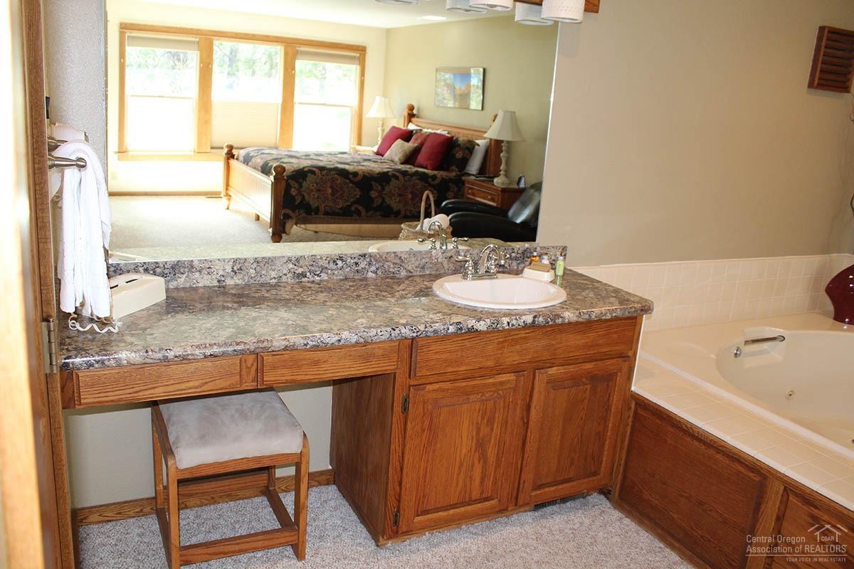 57307 Beaver Ridge Loop, Unit 7D Sunriver, OR 97707 - Photo 11 of 17 20200421064354118171000000-o