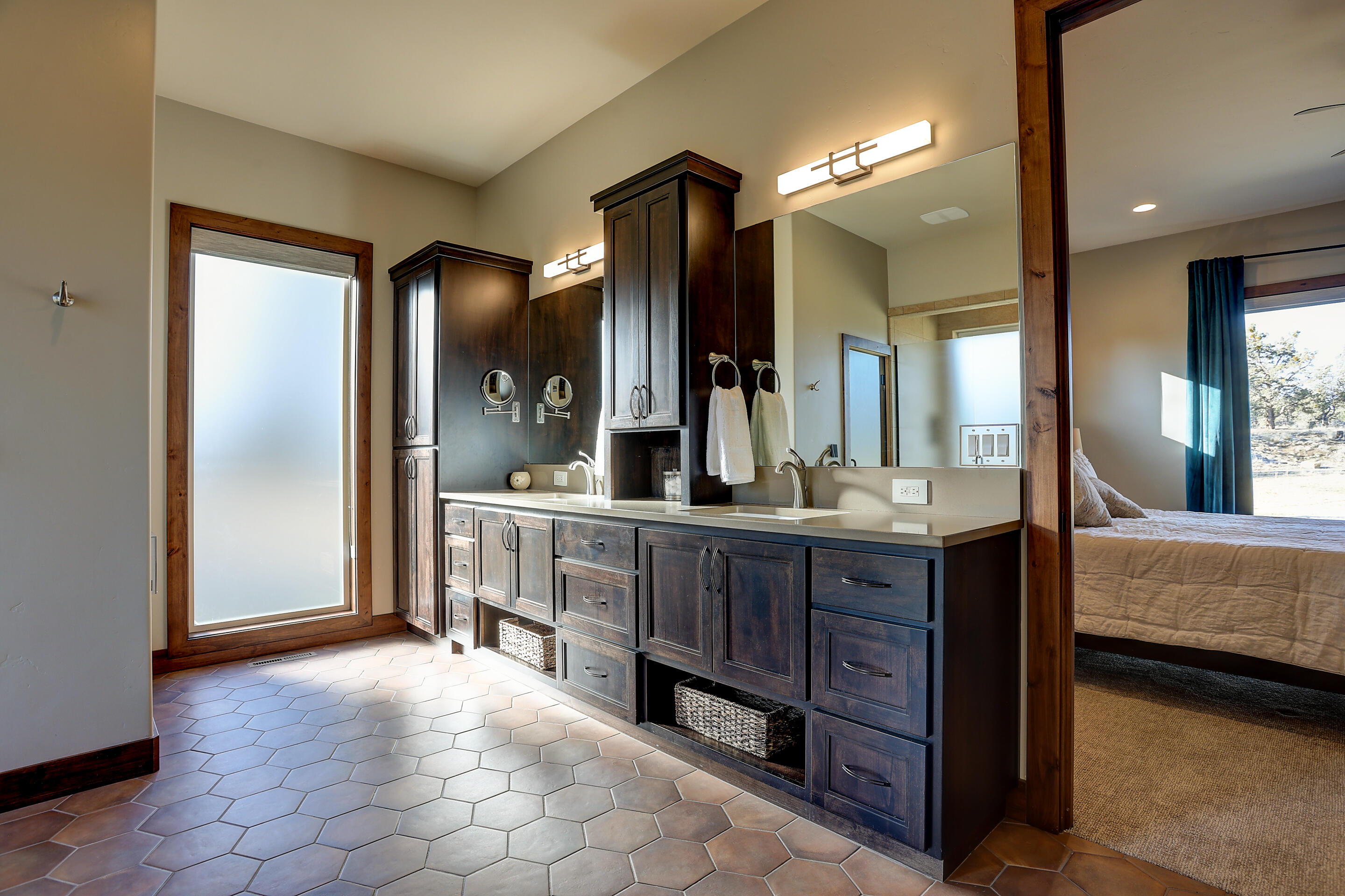 20085 Pacific Heights Rd Bend Bend, OR 97703 - Photo 21 of 49 Primary Bathroom.