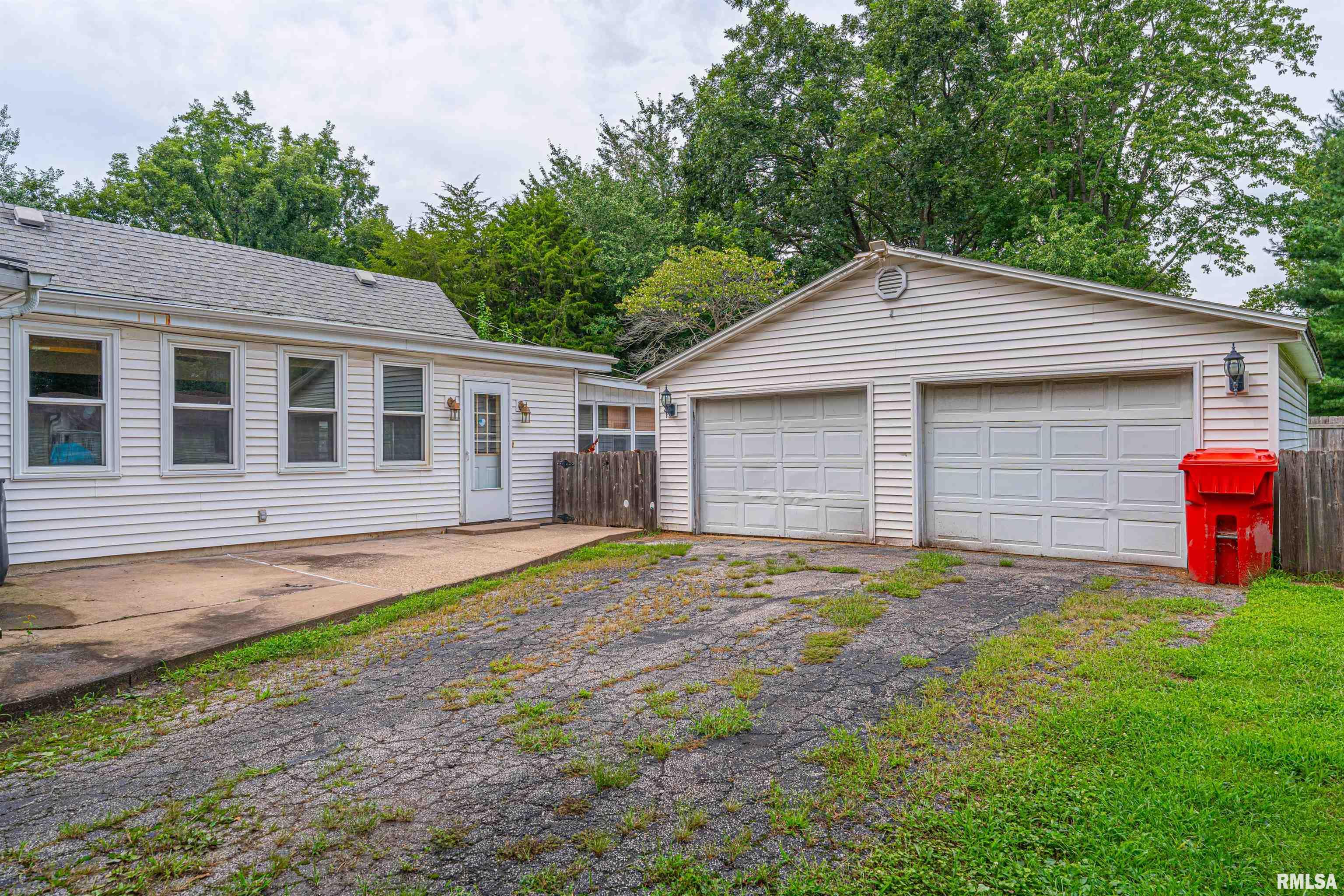 603 West Jackson Street Athens, IL 62613 - Photo 2 of 26 Gallery Image 2