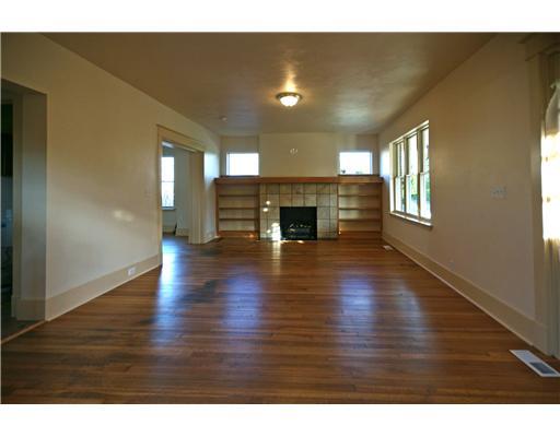 3622 Brighton Road Brighton Heights, PA 15212 - Photo 4 of 18 Living Room.