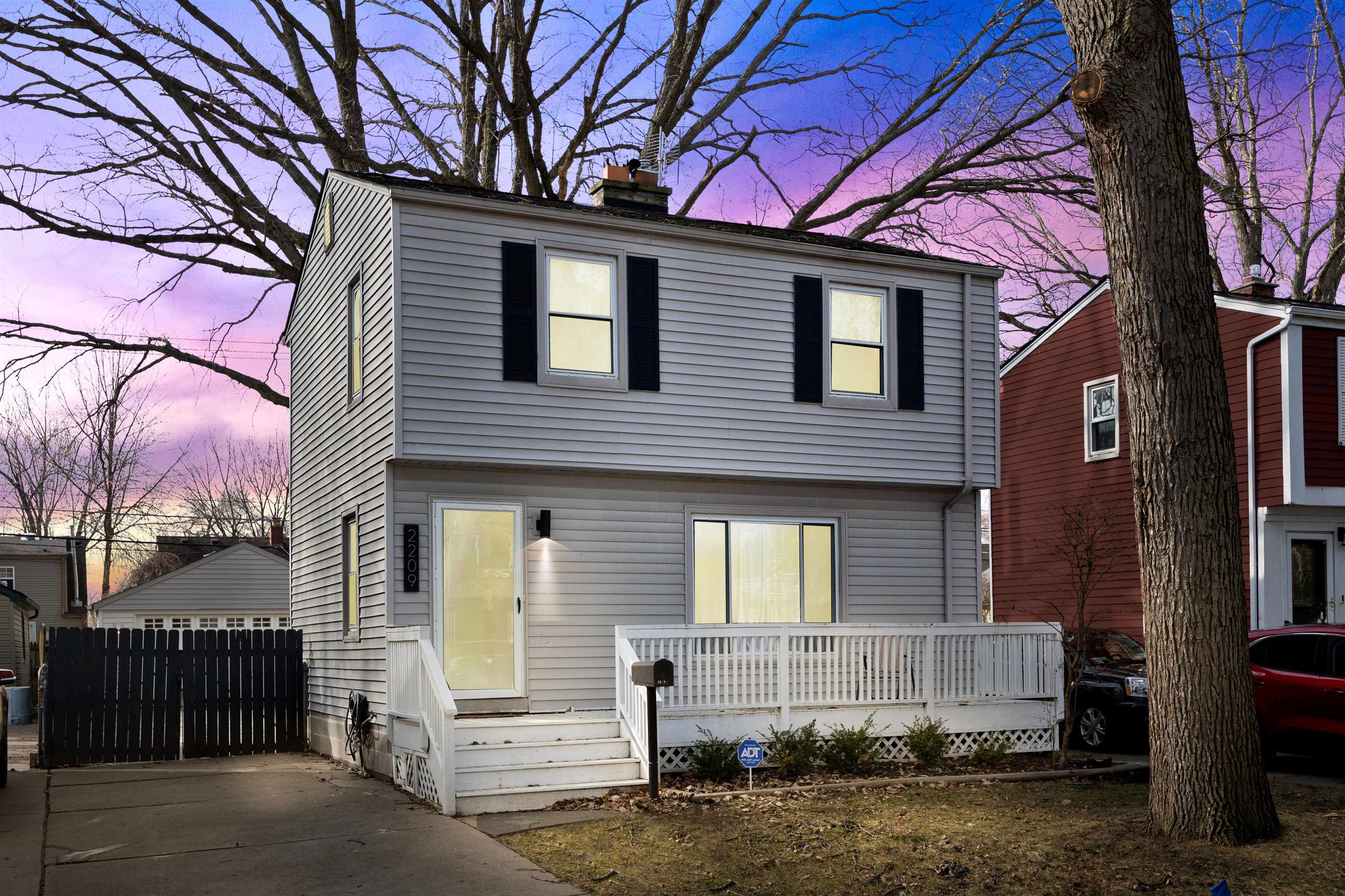 2209 Hampton Road Grosse Pointe Woods, MI 48236 - Photo 2 of 29