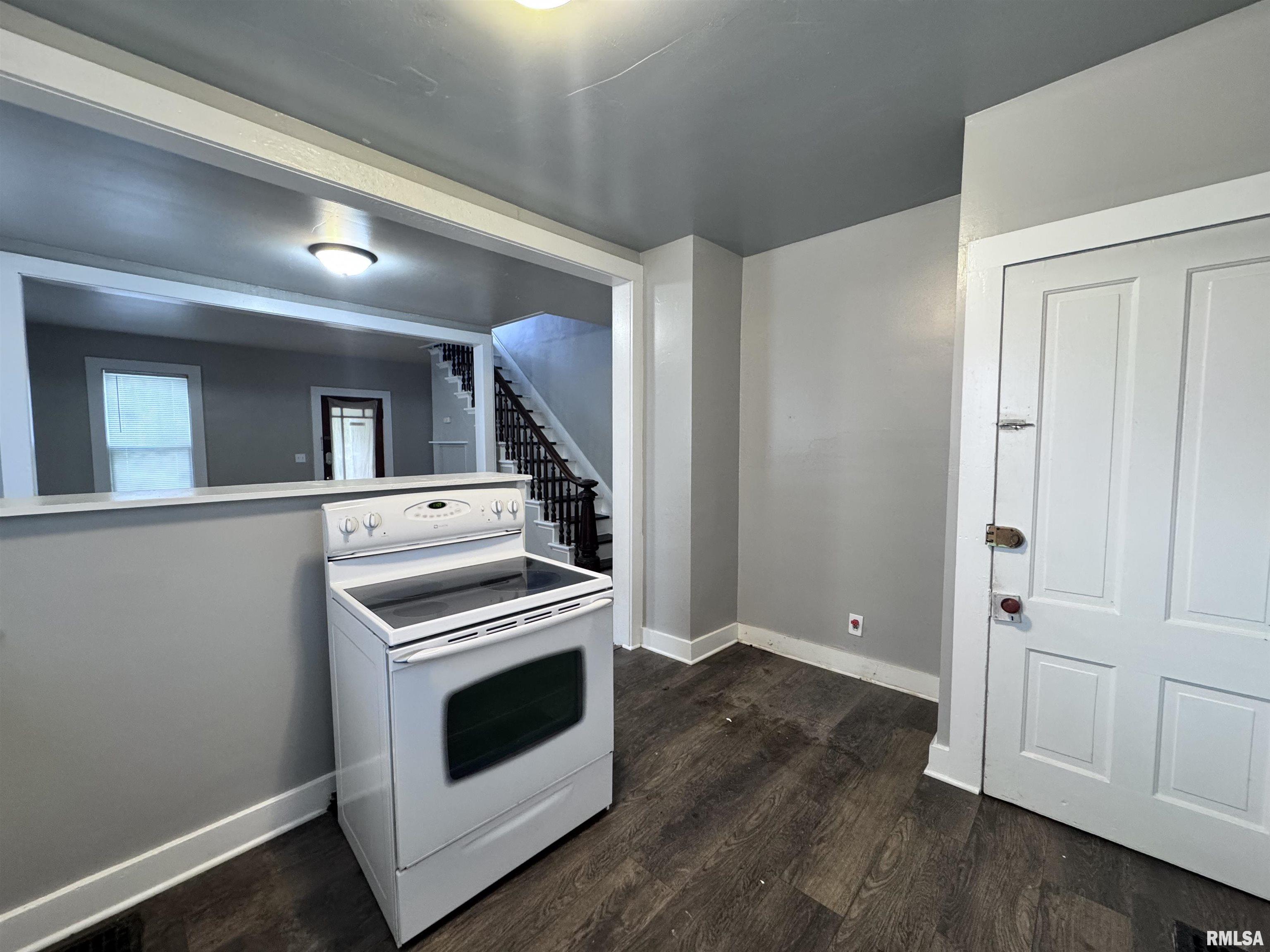 217 North Clay Street Macomb, IL 61455 - Photo 8 of 17