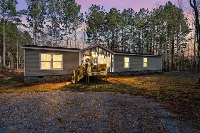 a view of a house with backyard and porch