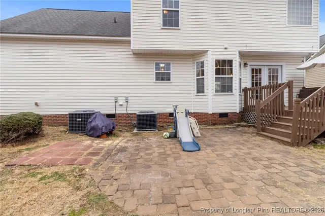 a view of a house with backyard and a tree