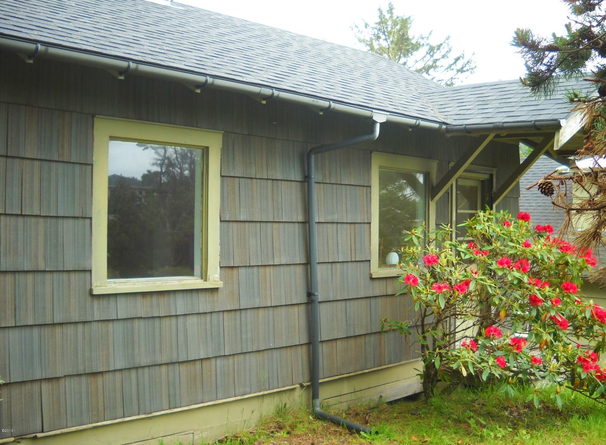 48070 Hawk Street Neskowin, OR 97149 - Photo 8 of 23 Side of Cottage