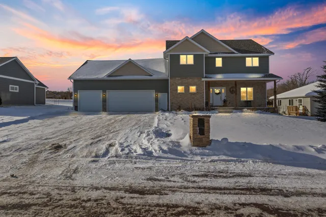$520,000 | 108 South Brook Way, Mankato, MN 56001