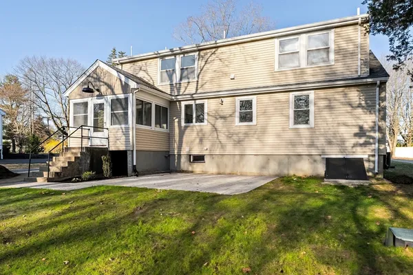 a view of a house with a backyard