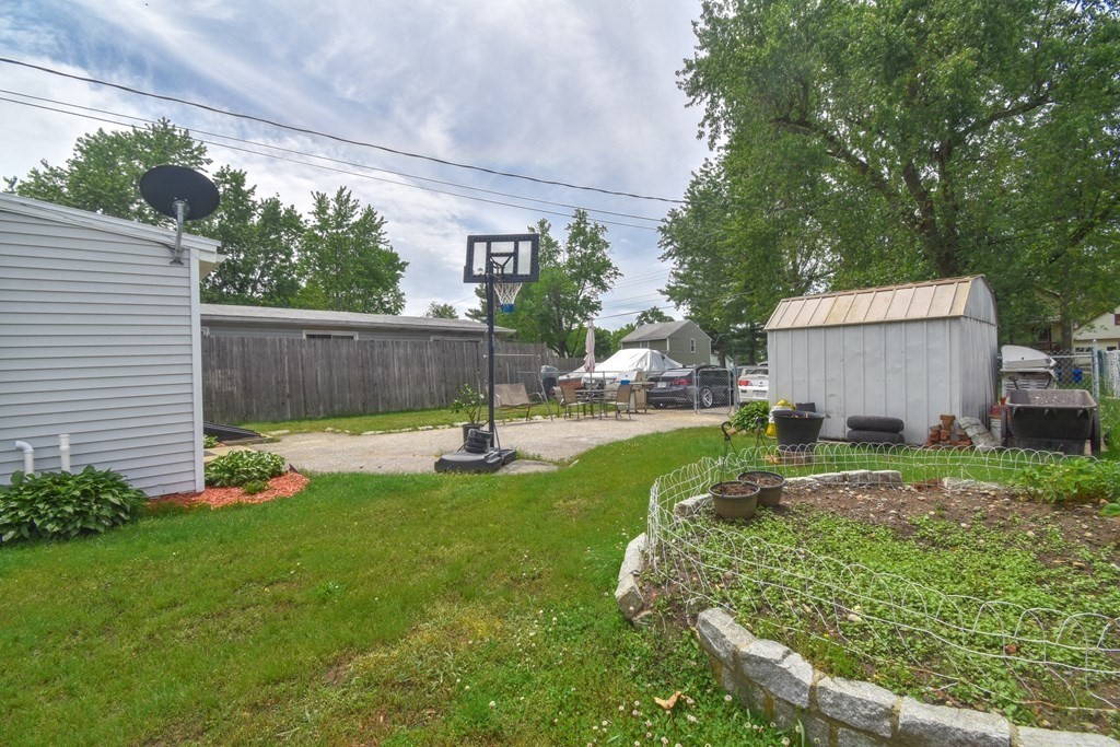 75 Wrentham Road Springfield, MA 01119 - Photo 17 of 24