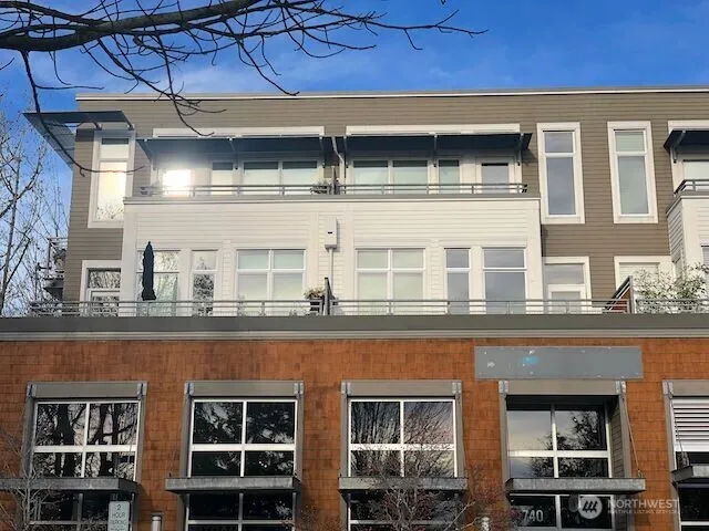 a view of entryway with a bathtub