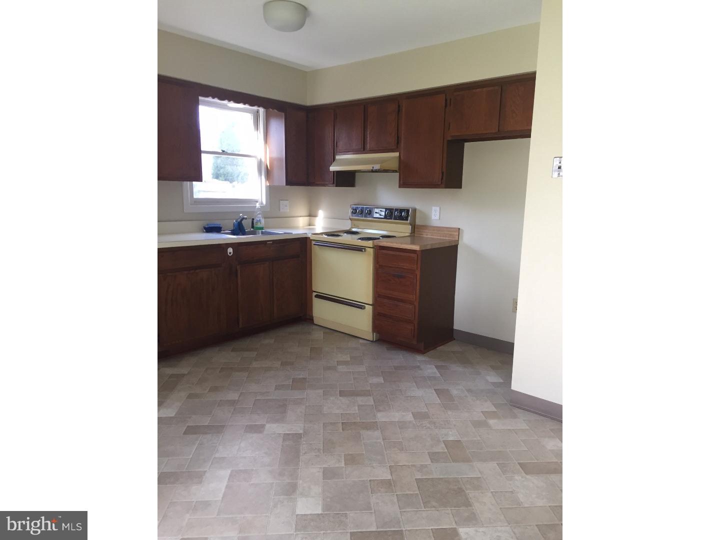 745 Tamarack Trail Reading, PA 19607 - Photo 3 of 5 Kitchen