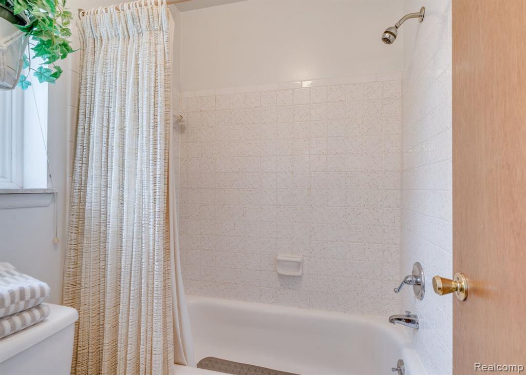 58 Stratford Lane Rochester Hills, MI 48309 - Photo 21 of 34