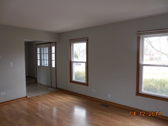 239 Capitol Drive Bolingbrook, IL 60440 - Photo 3 of 14