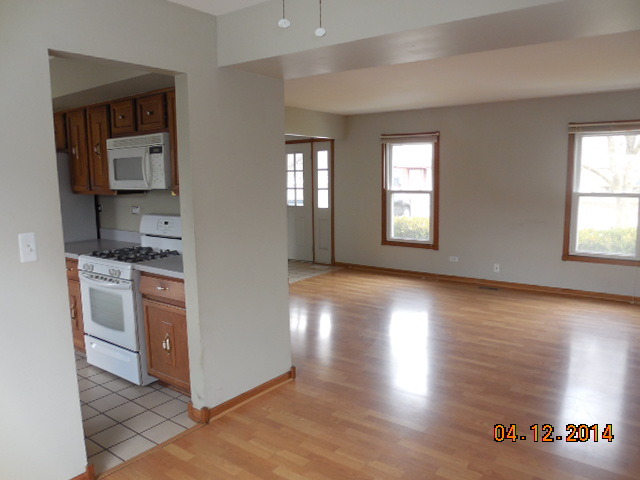 239 Capitol Drive Bolingbrook, IL 60440 - Photo 5 of 14