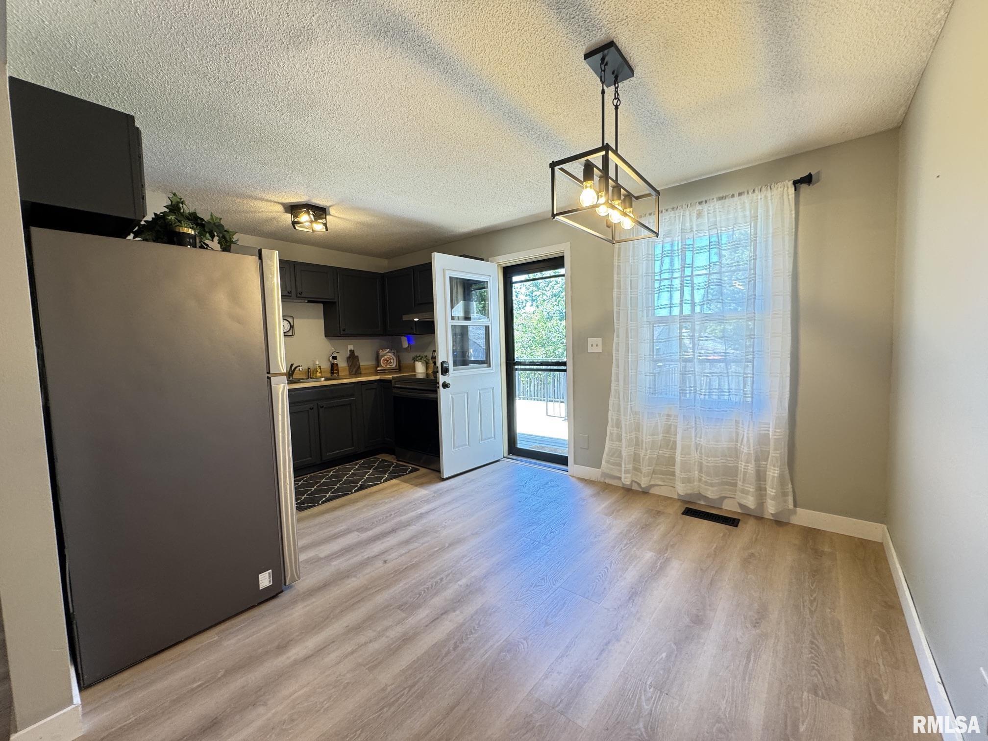 4441 West Castleton Road Peoria, IL 61615 - Photo 7 of 21