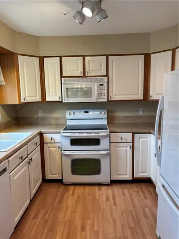 $369,900 | 62 Governors Hill, Unit 572, West Warwick, RI 02893