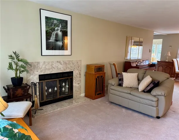 $369,900 | 62 Governors Hill, Unit 572, West Warwick, RI 02893