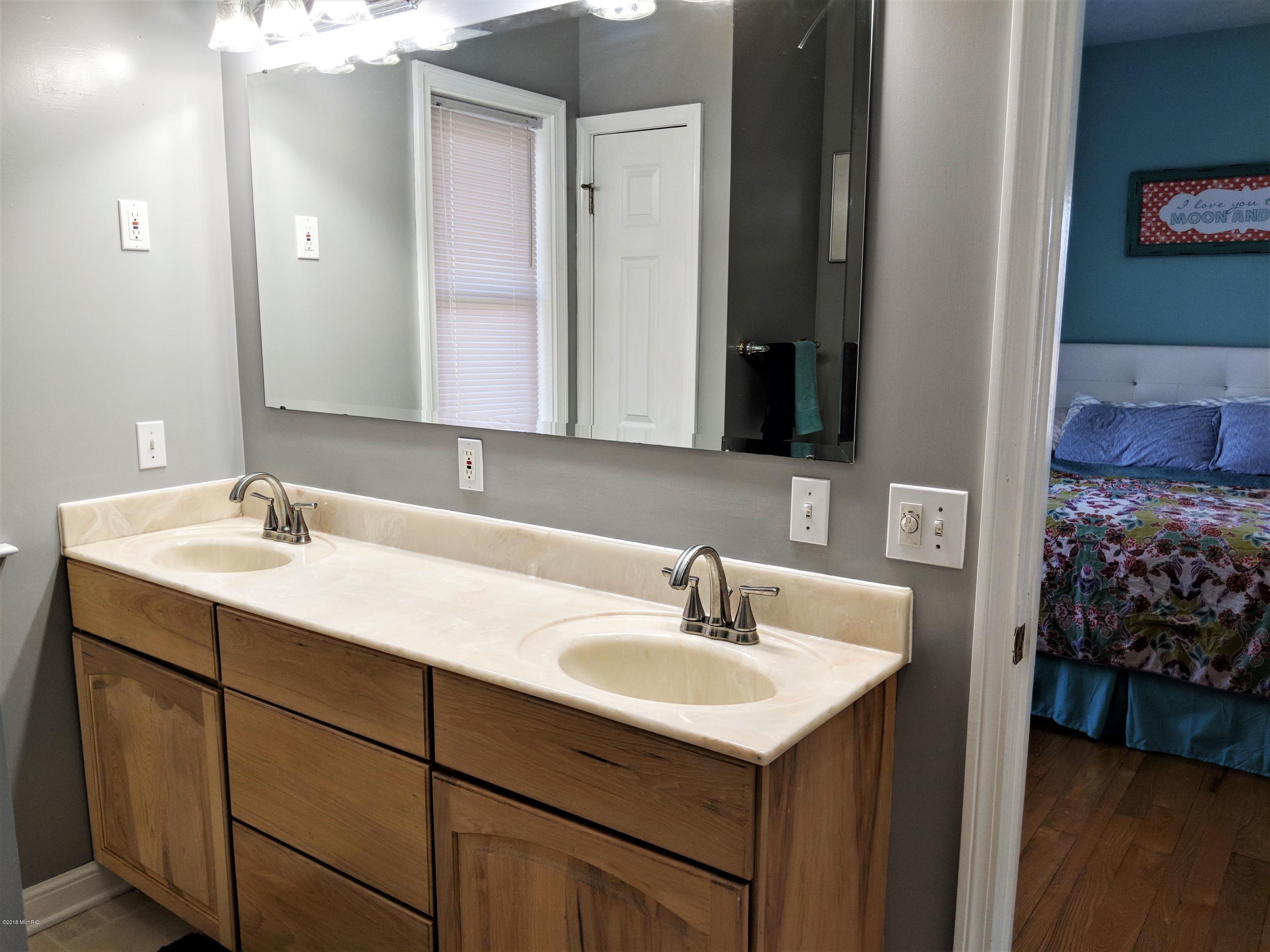 679 West Tuttle Road Ionia, MI 48846 - Photo 21 of 33 35