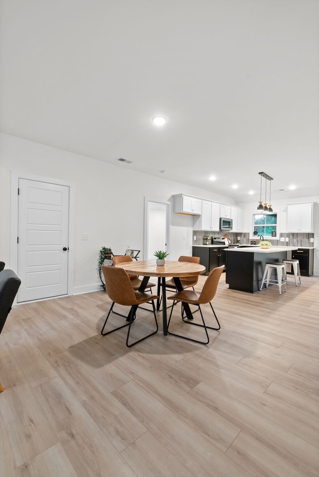 201 Dewberry Road Clarksville, TN 37042 - Photo 49 of 56 a living room with furniture and a table