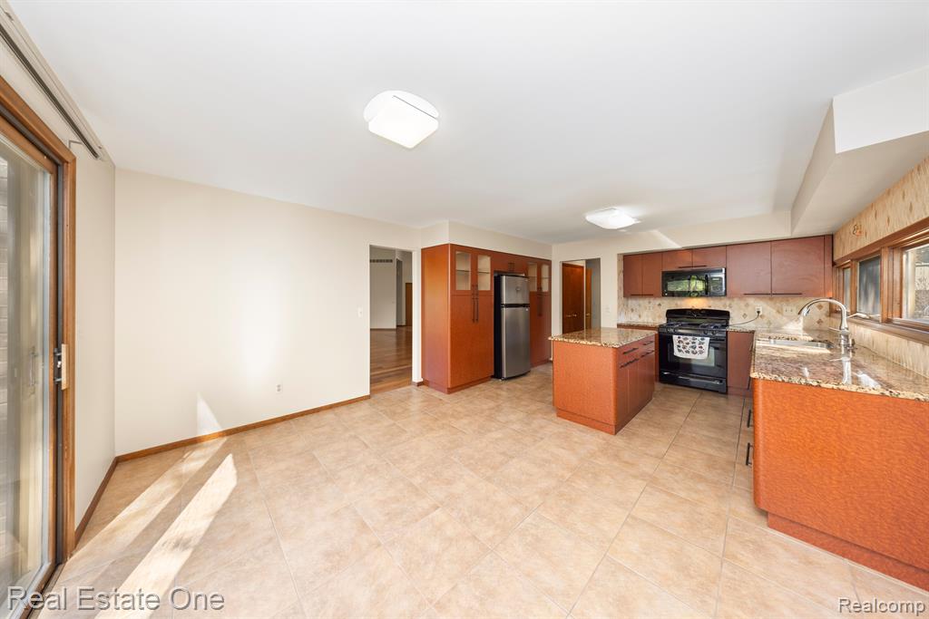 30971 Country Ridge Circle Farmington Hills, MI 48331 - Photo 15 of 47