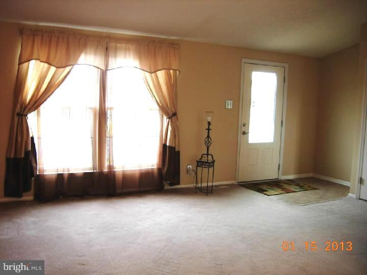317 Aberdeen Road Williamstown, NJ 08094 - Photo 2 of 12 Living Room