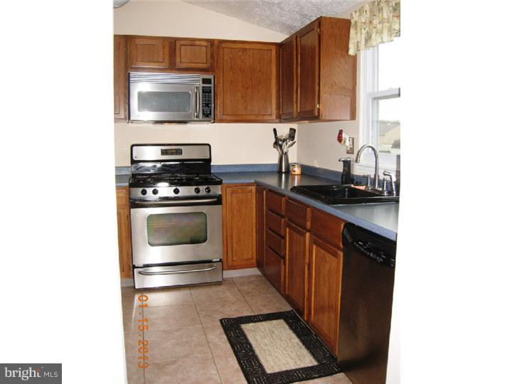 317 Aberdeen Road Williamstown, NJ 08094 - Photo 4 of 12 Kitchen
