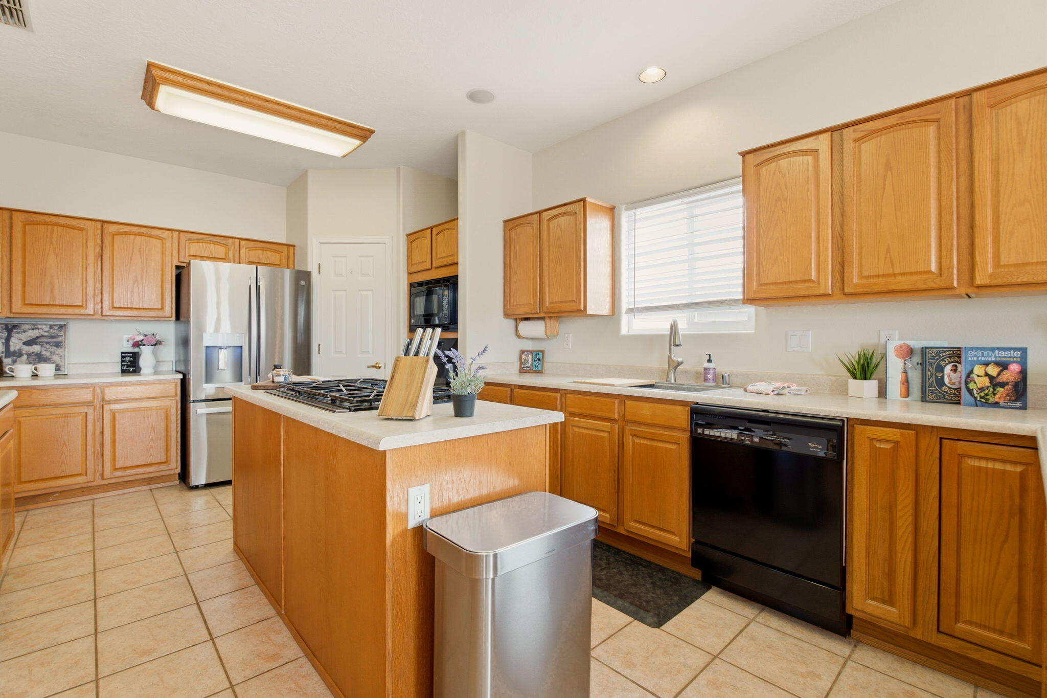 1584 14th Street Southeast Rio Rancho, NM 87124 - Photo 13 of 53 Gallery Image 13
