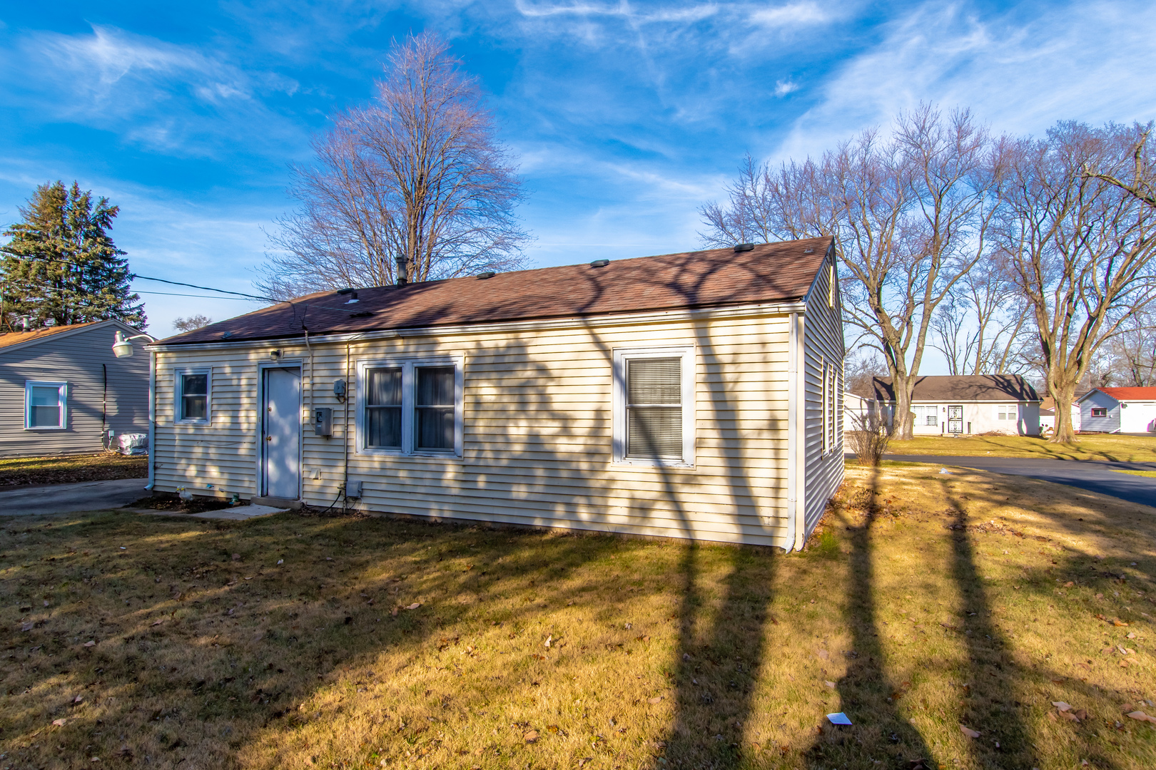 306 Luana Road Joliet, IL 60433 - Photo 5 of 25 a view of a house with a yard