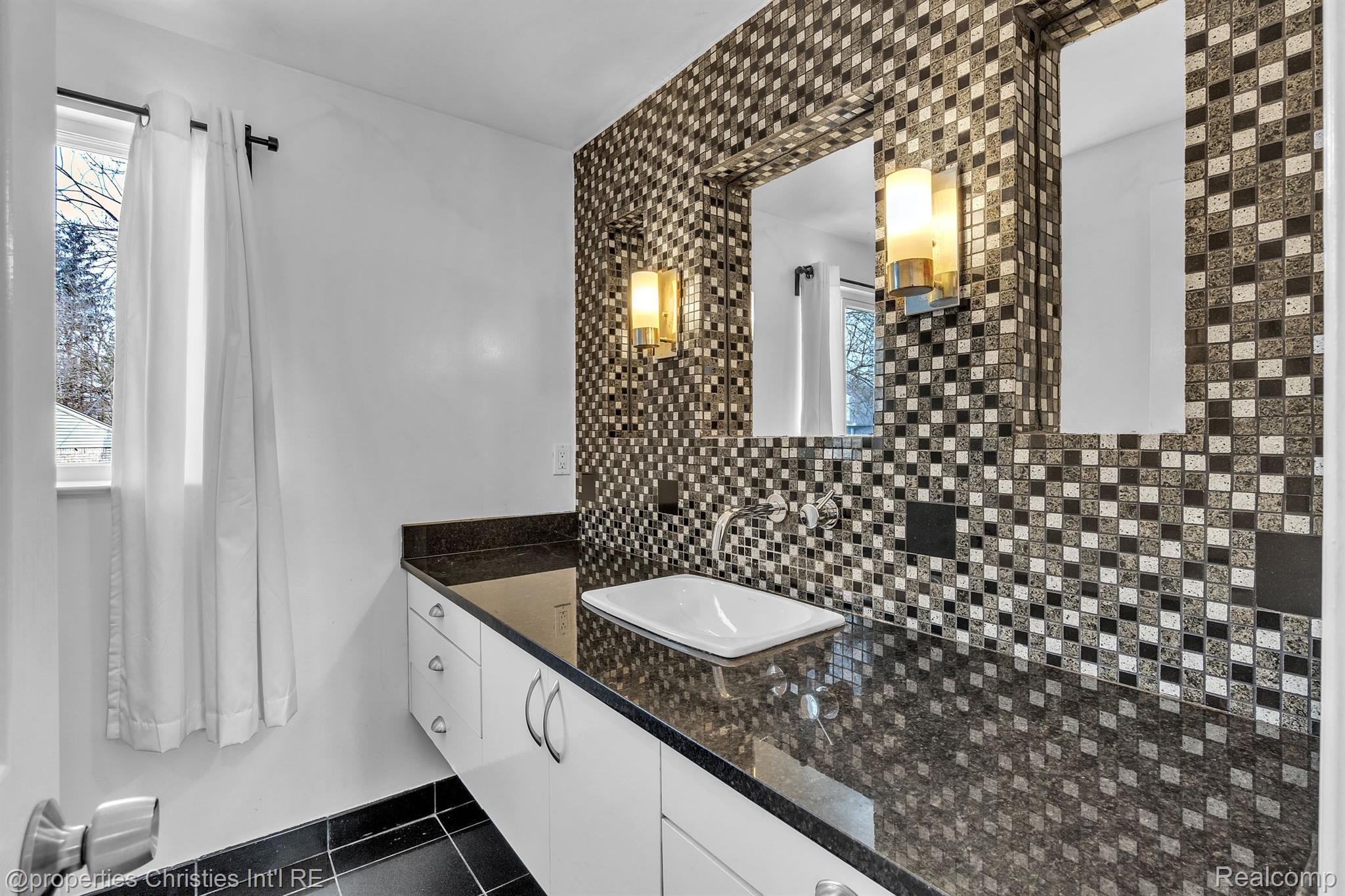 2554 Peterboro Road West Bloomfield, MI 48323 - Photo 29 of 56 Gallery Image 29