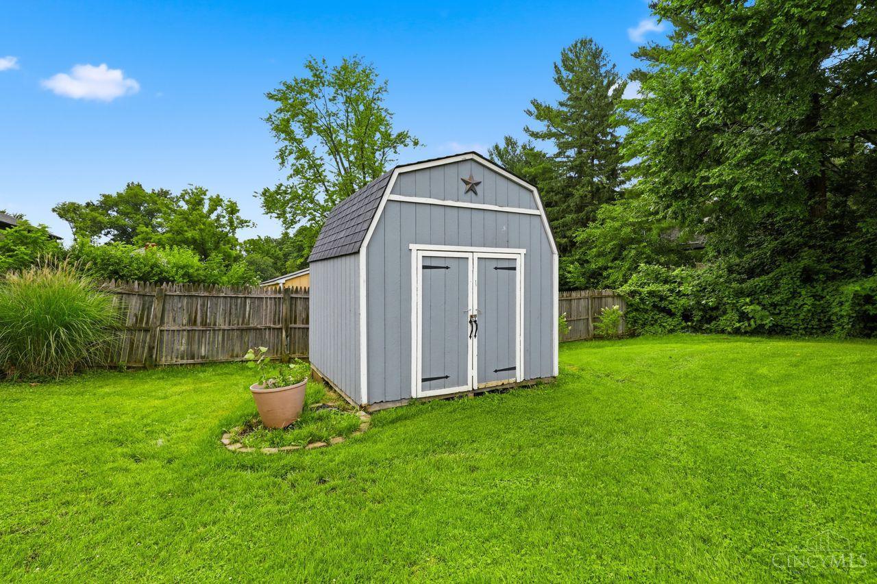 3170 Struble Road Cincinnati, OH 45251 - Photo 33 of 43
