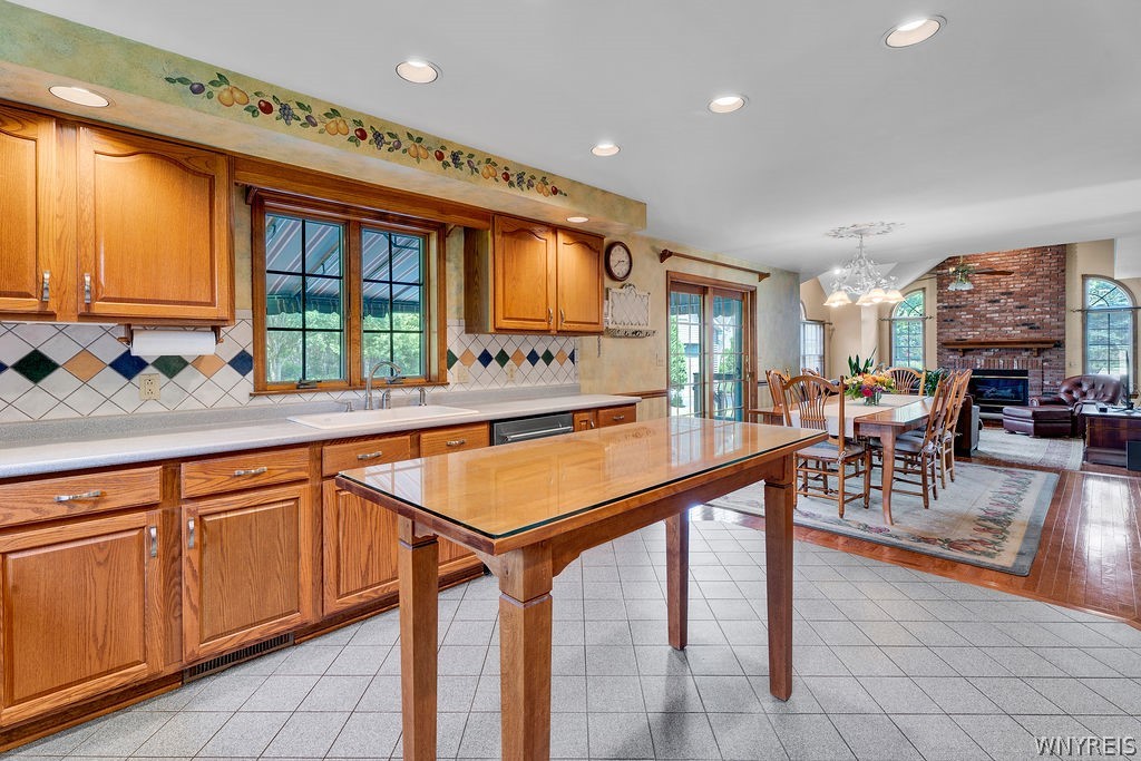 4815 Tonawanda Creek Road Pendleton, NY 14120 - Photo 16 of 49 Kitchen