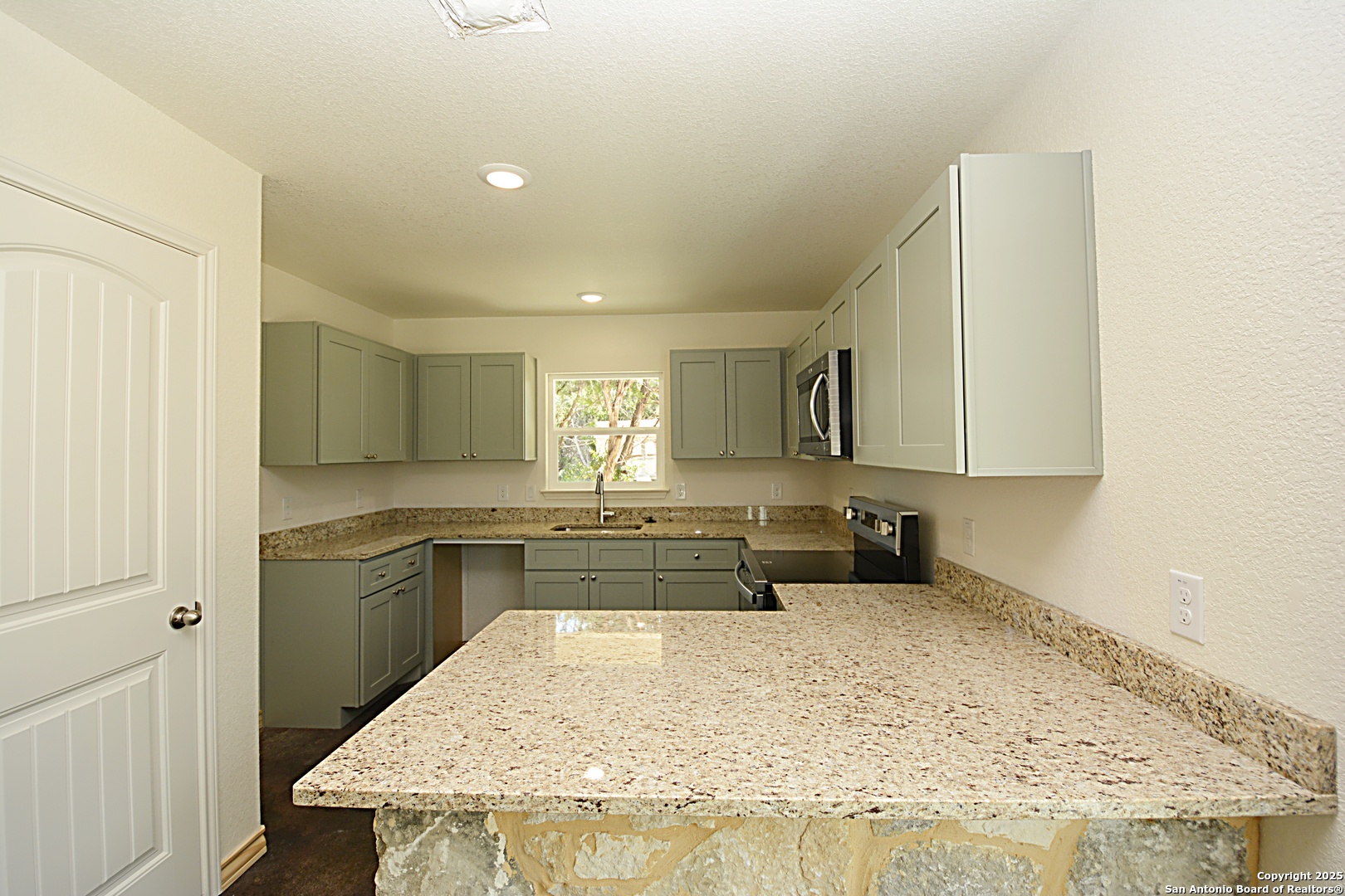 521 Lariat Pass Spring Branch, TX 78070 - Photo 3 of 9