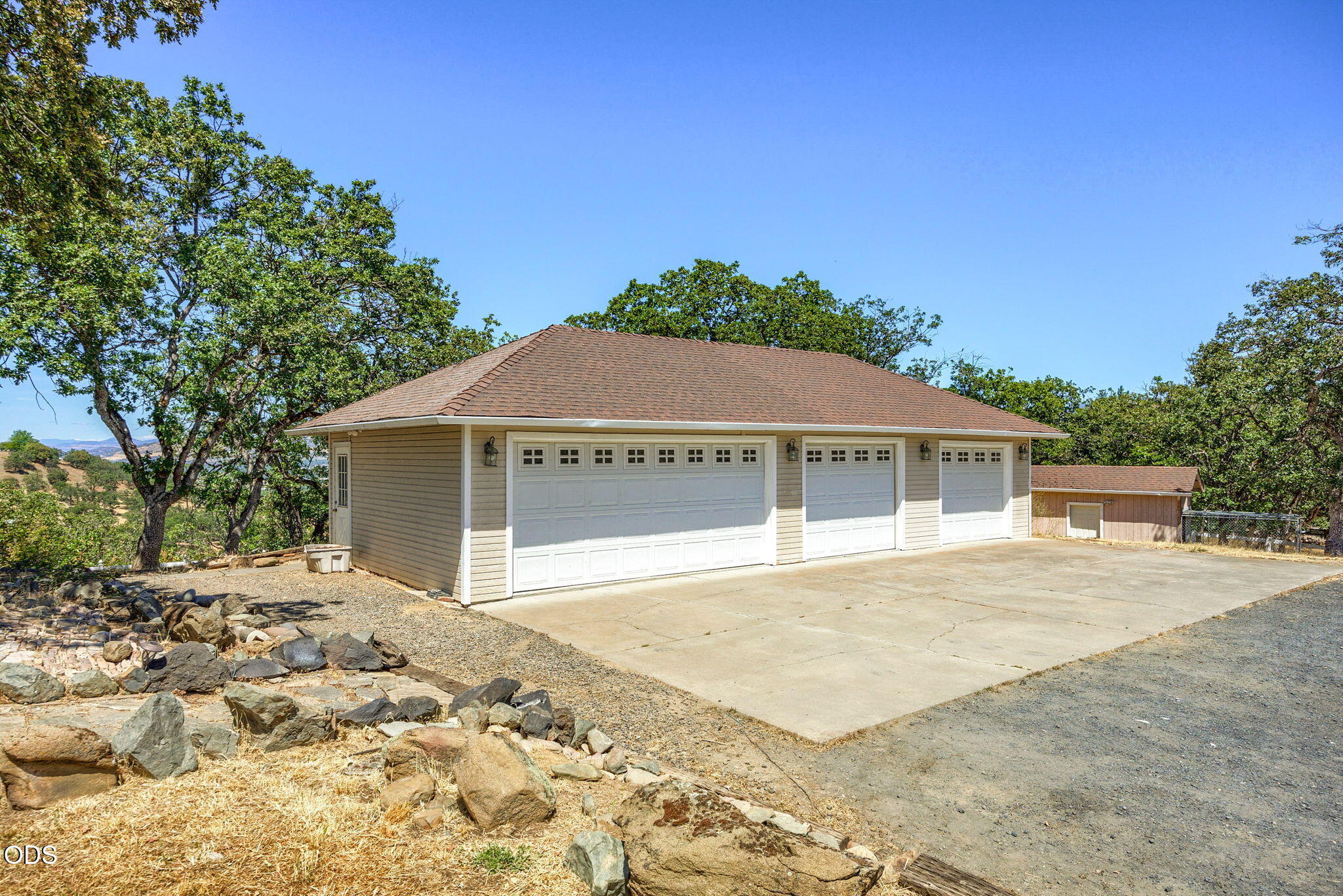 5311 Pioneer Road Medford, OR 97501 - Photo 5 of 52 Gallery Image 5