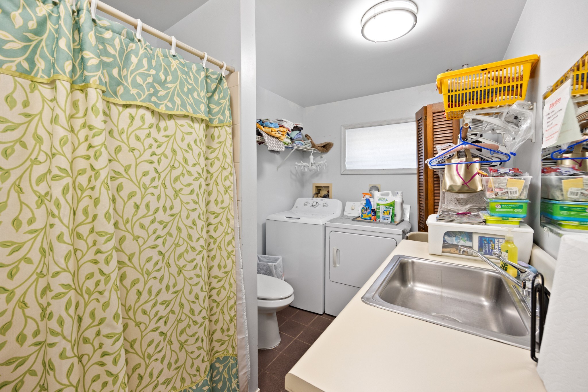 205 Gwynn Road, Unit HANGAR #8 Lebanon, TN 37090 - Photo 15 of 35 a kitchen with a sink and a refrigerator