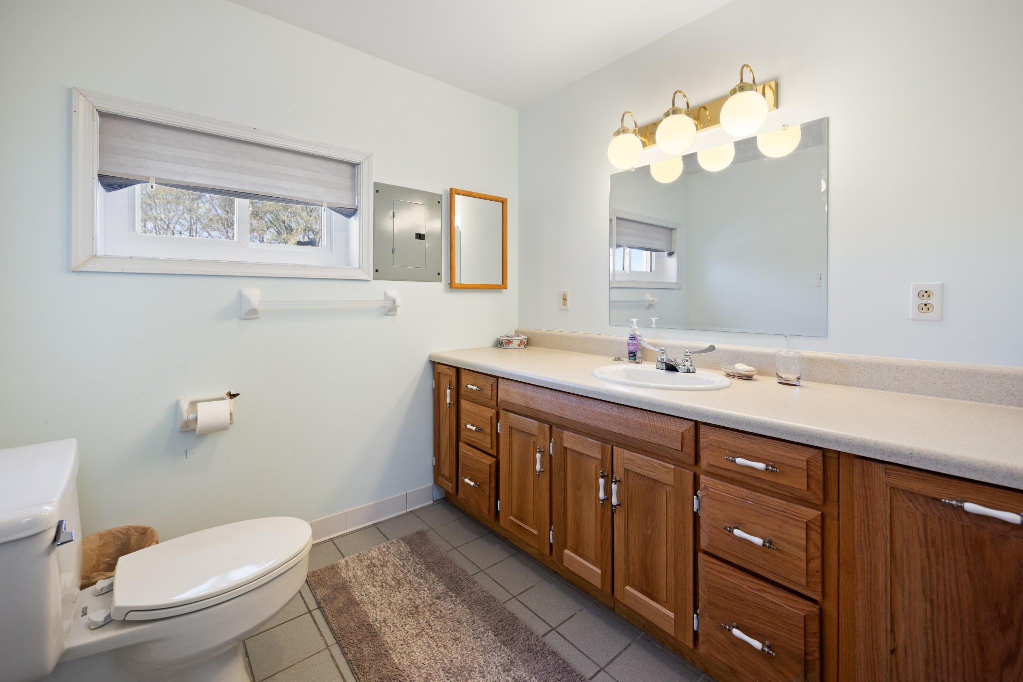 205 Gwynn Road, Unit HANGAR #8 Lebanon, TN 37090 - Photo 21 of 35 a bathroom with a toilet a sink and mirror