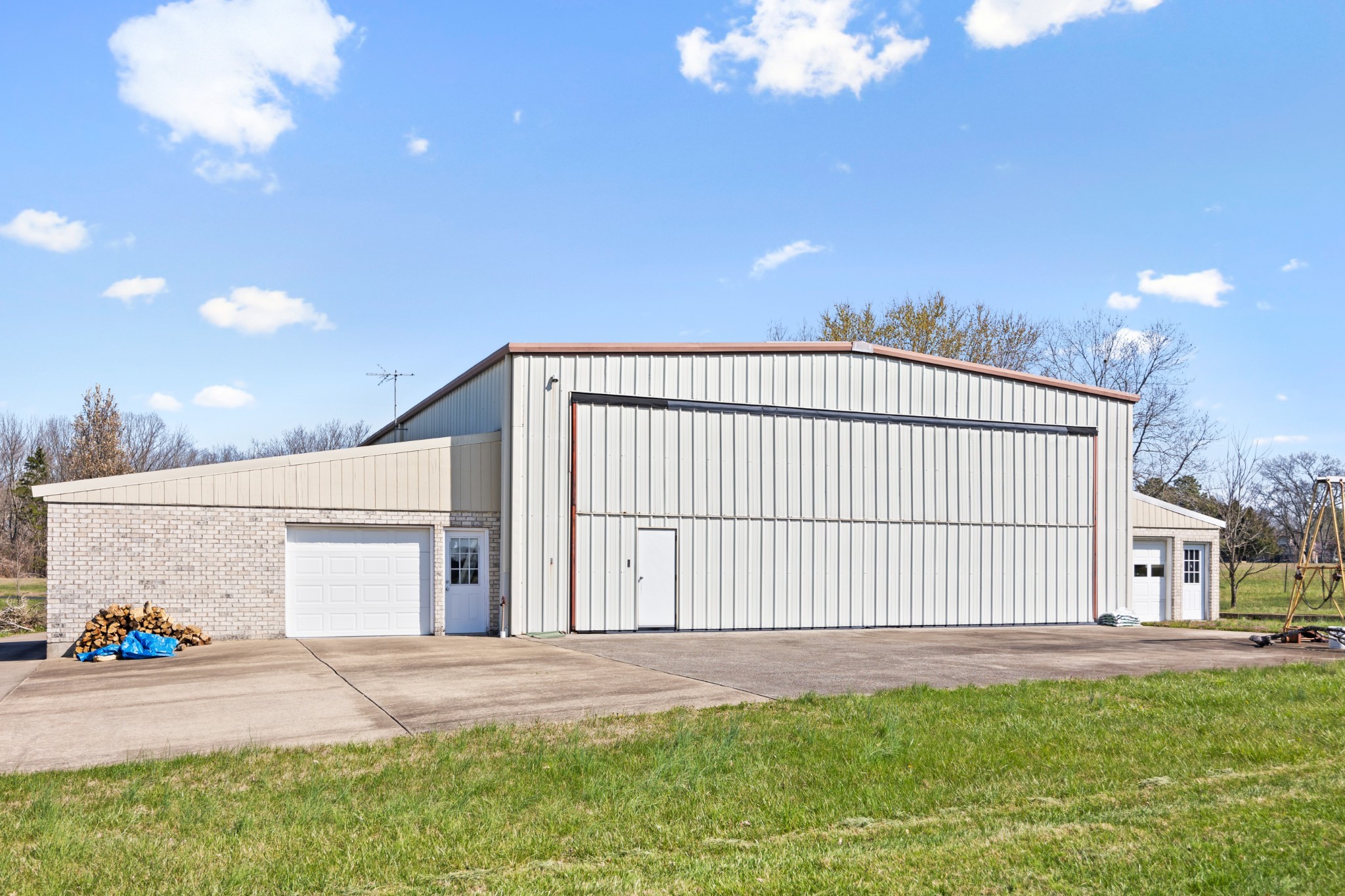 205 Gwynn Road, Unit HANGAR #8 Lebanon, TN 37090 - Photo 6 of 35 a view of backyard of a house