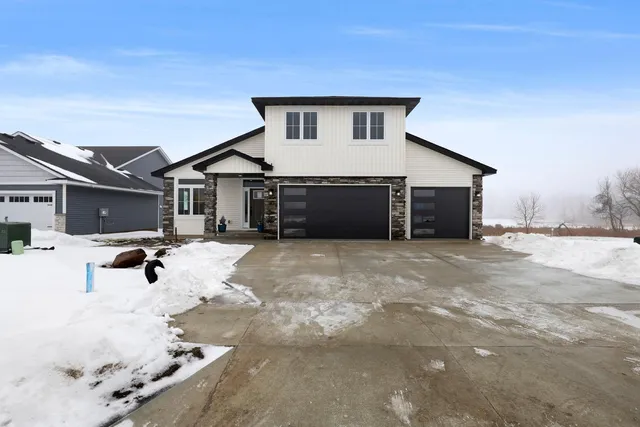 $639,900 | 26331 Preserve Drive, Elko New Market, MN 55020