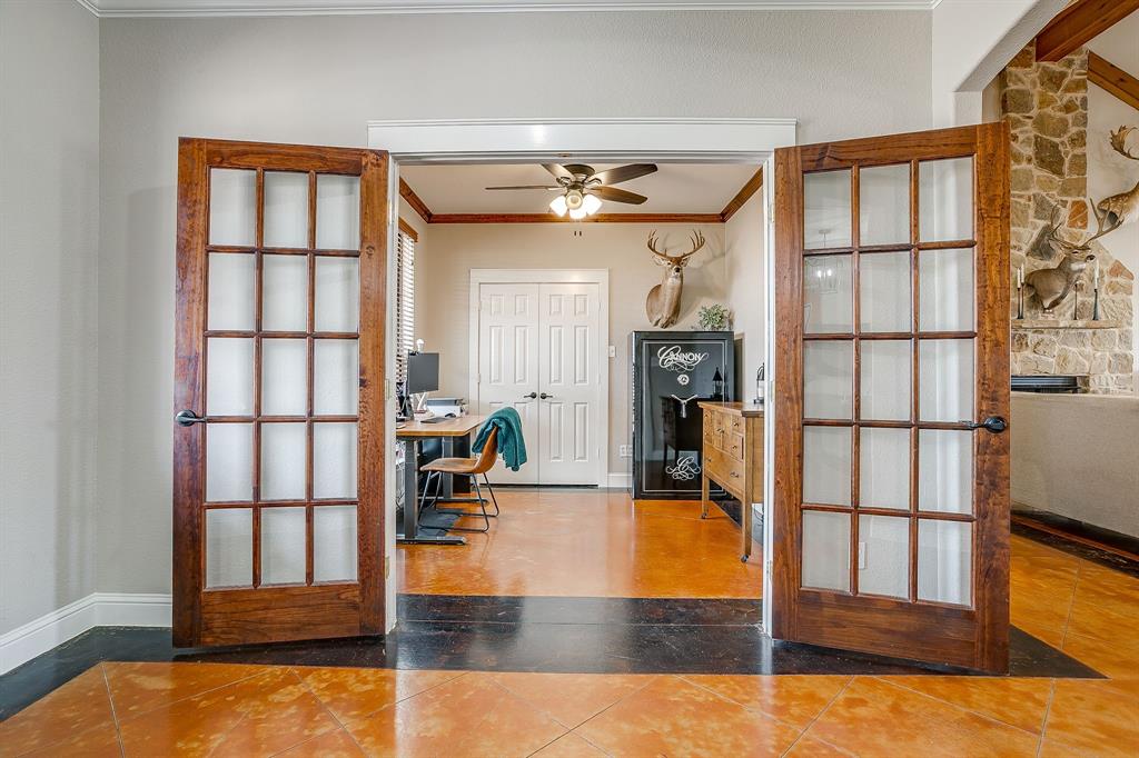 160 Goodnight Trail Rhome, TX 76078 - Photo 5 of 40 a view of livingroom with furniture