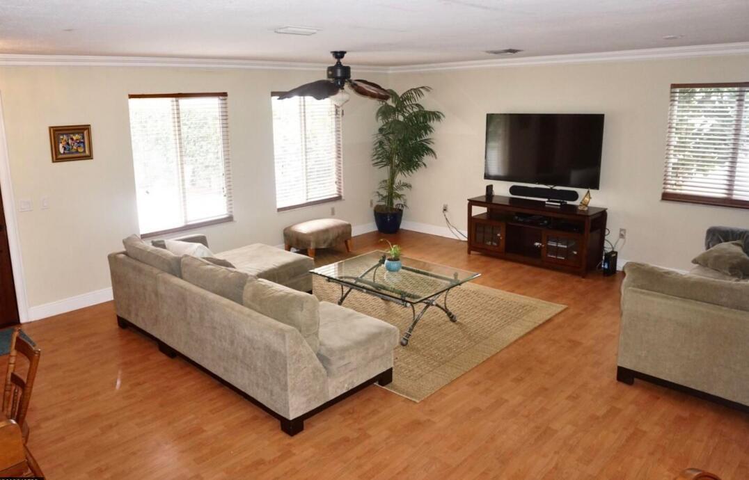 6259 Garrett Street Jupiter, FL 33458 - Photo 3 of 7 Living Room