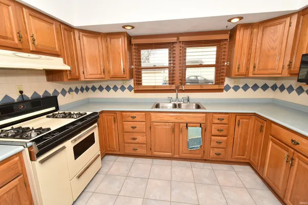 $155,000 | 105 North Van Buren Avenue, Fowler, IN 47944