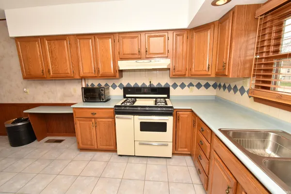 $155,000 | 105 North Van Buren Avenue, Fowler, IN 47944