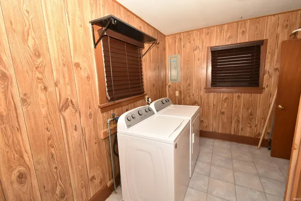 $155,000 | 105 North Van Buren Avenue, Fowler, IN 47944