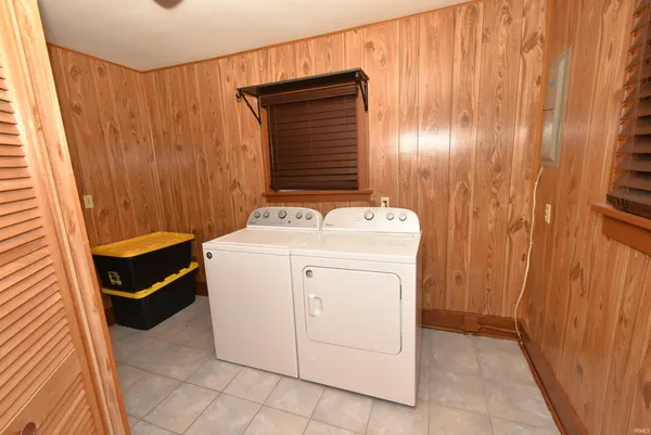 $155,000 | 105 North Van Buren Avenue, Fowler, IN 47944