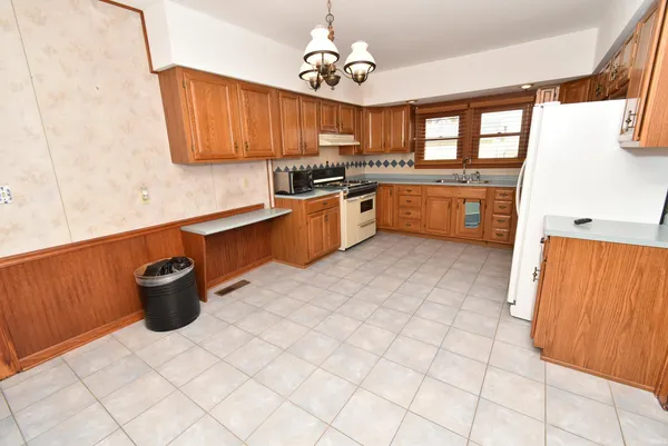 $155,000 | 105 North Van Buren Avenue, Fowler, IN 47944