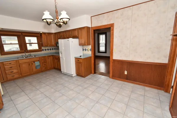 $155,000 | 105 North Van Buren Avenue, Fowler, IN 47944