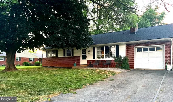 $299,900 | 953 Ivy Drive, Lancaster, PA 17601