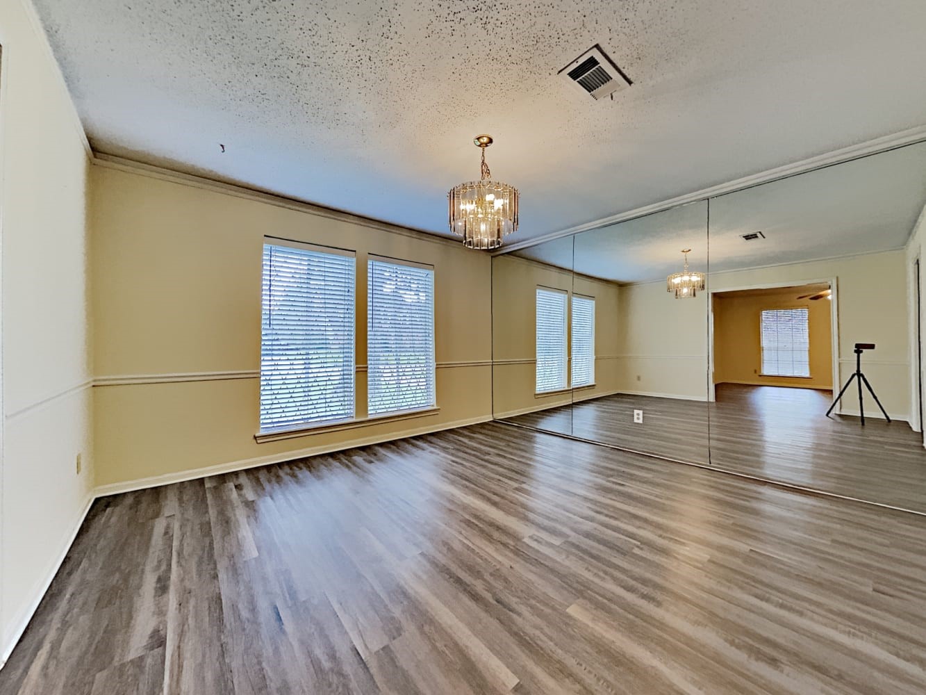 5910 Theall Road Houston, TX 77066 - Photo 8 of 23 Gallery Image 8