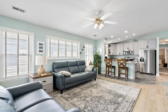 $2,000 | 419 27th Street, Unit D, Sunset Beach, NC 28468