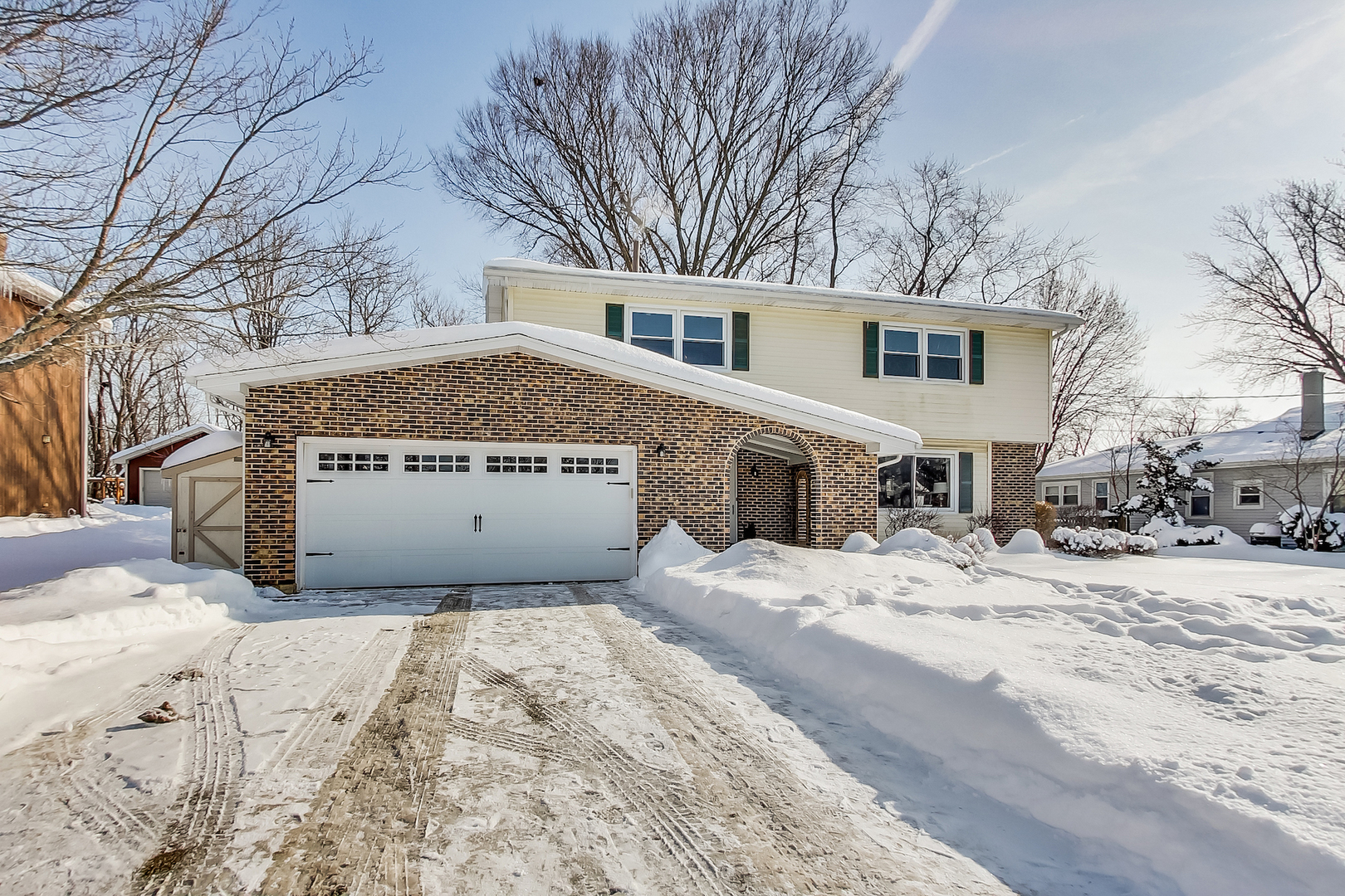 147 Robertson Road Lake Zurich, IL 60047 - Photo 1 of 35 Gallery Image 1