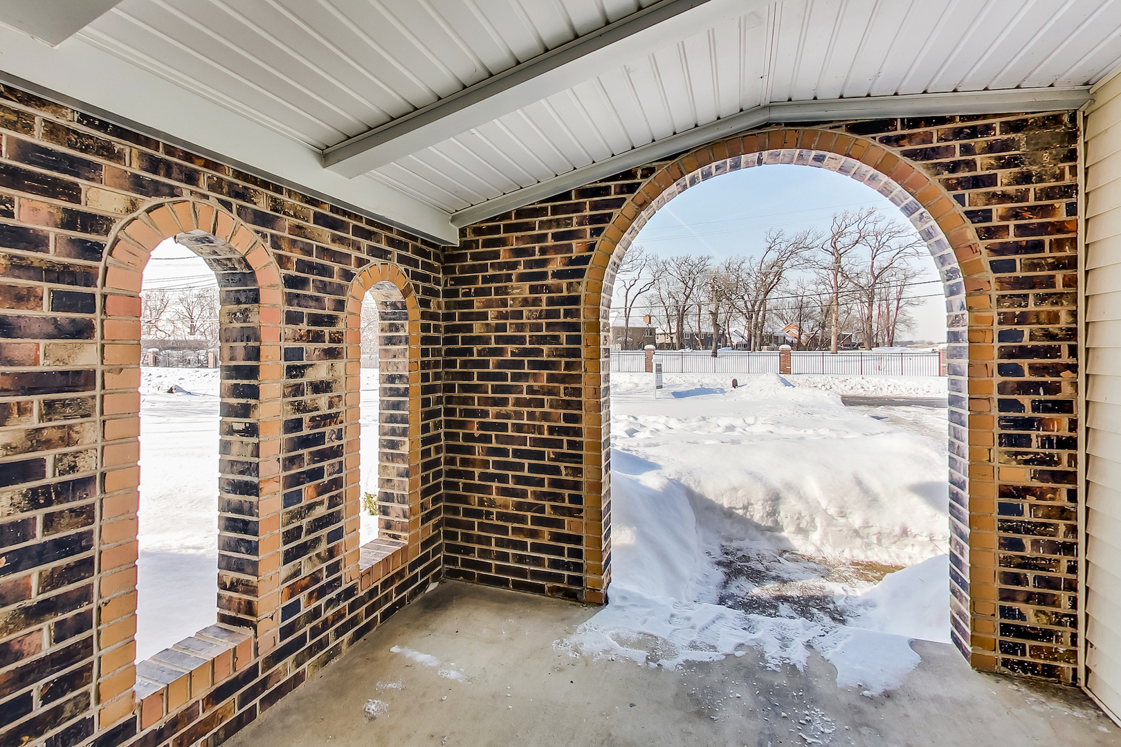 147 Robertson Road Lake Zurich, IL 60047 - Photo 3 of 35 Gallery Image 3